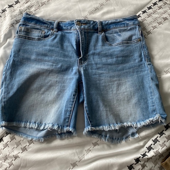 Forever 21 Denim Shorts - Picture 1 of 6
